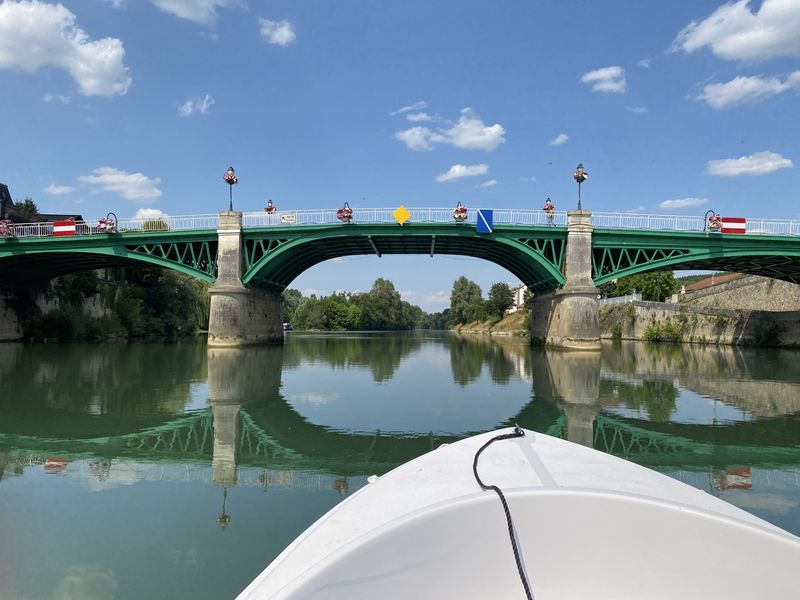 Escapade en bateau sans permis sur la Marne
