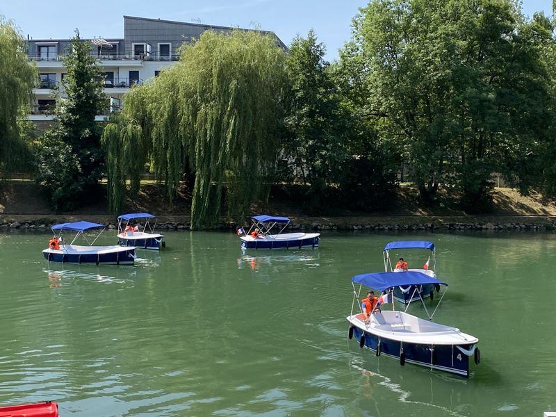 Escapade en bateau sans permis sur la Marne
