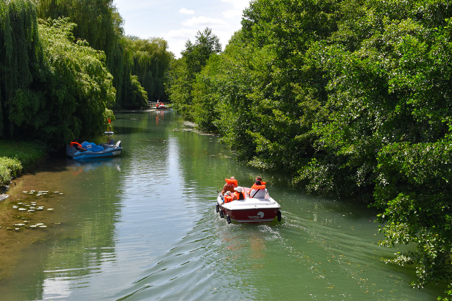 Escapade en bateau sans permis sur le Grand Morin