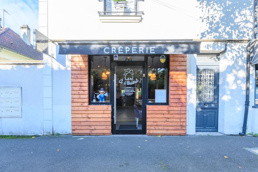 à l'Ouest