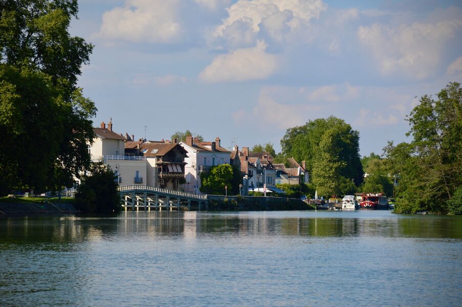 Promenade pédestre du Petit Barbeau à travers le village de Samois-sur-Seine