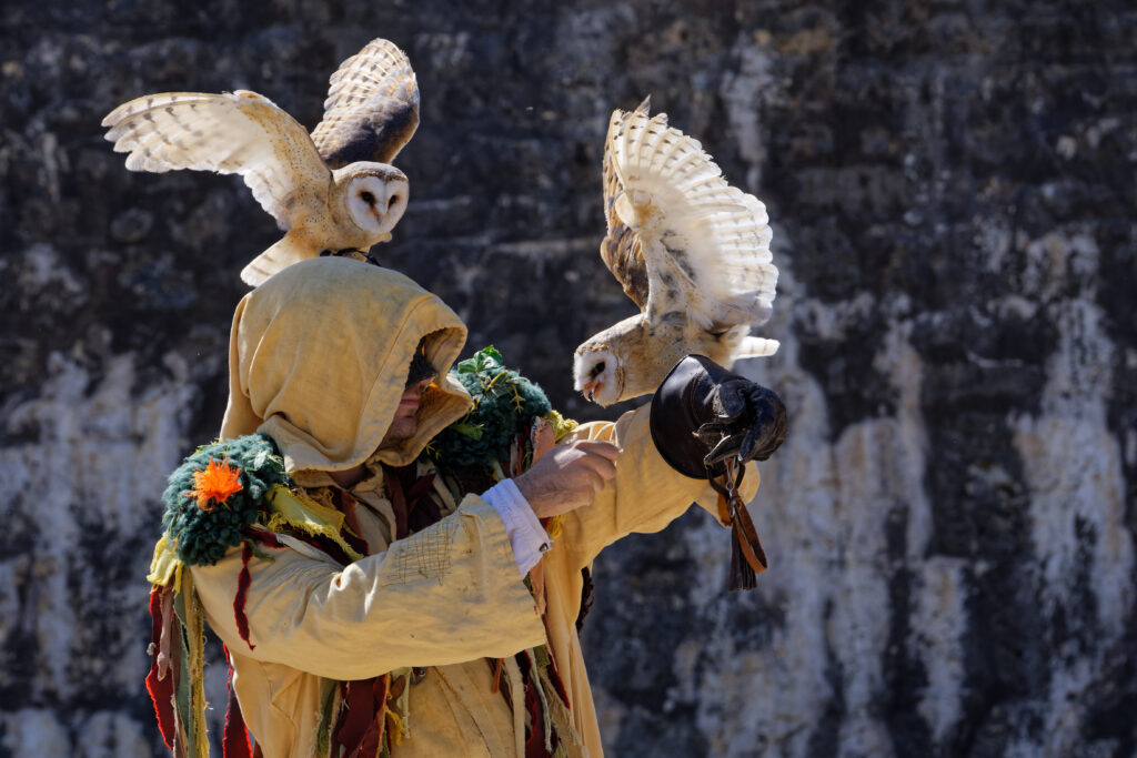 homme chouette Les Aigles des Remparts ©Frederic TRIBOUILLOY Vol Libre